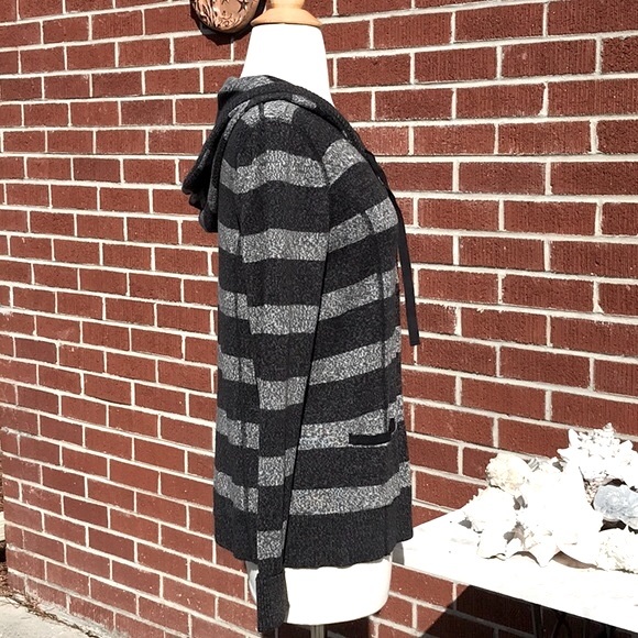 NWOT Tommy Hilfiger Light Grey and Dark Grey Striped Hooded Sweater Size Medium - Picture 6 of 15